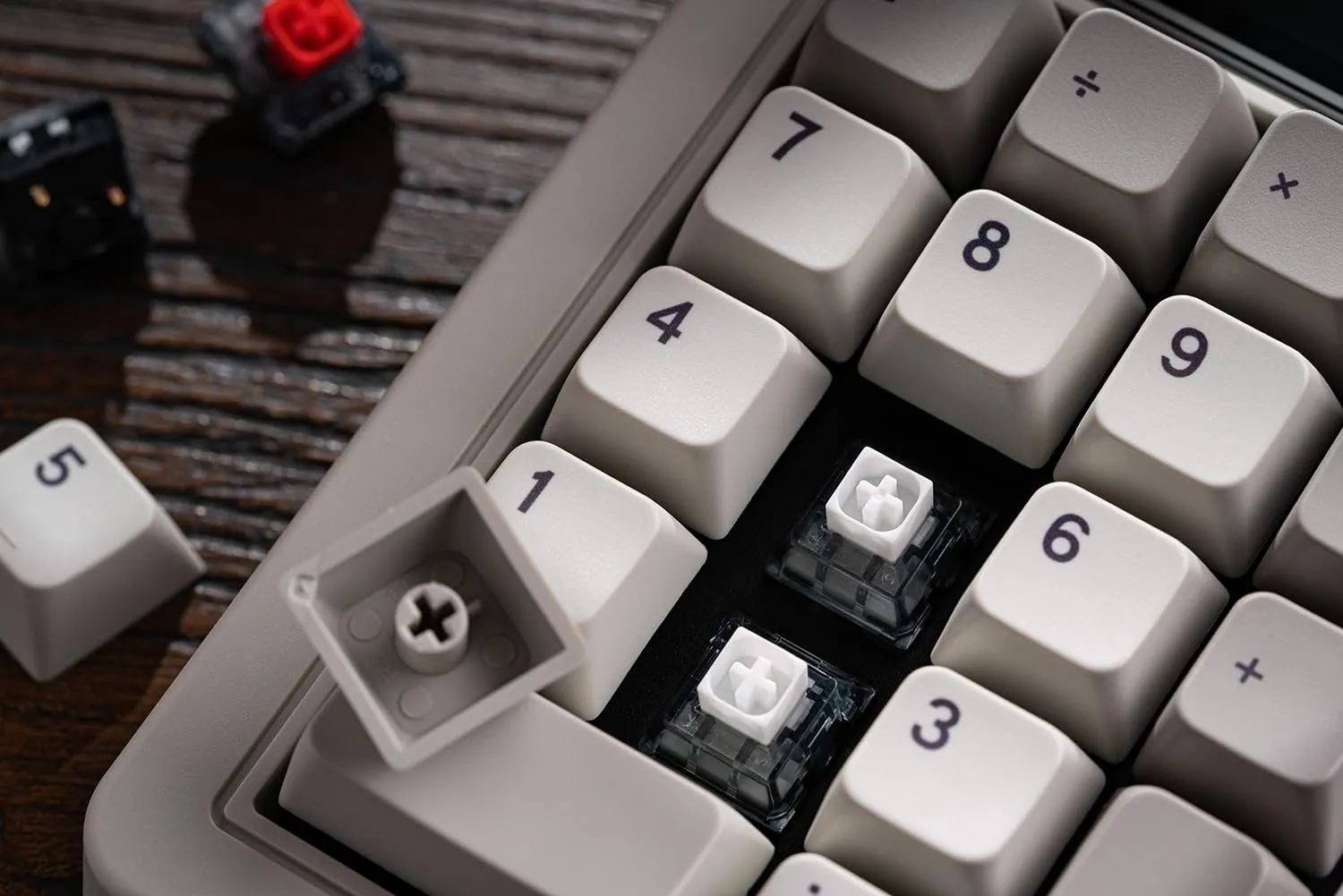 8Bitdo Retro 18 Mechanical Numpad (B5HB)