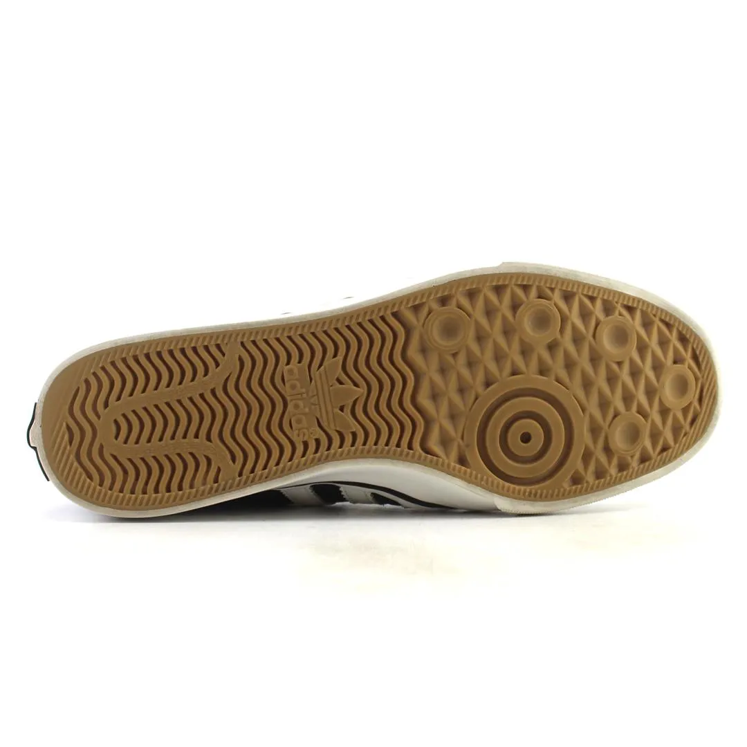ADIDAS  UNIVERSAL