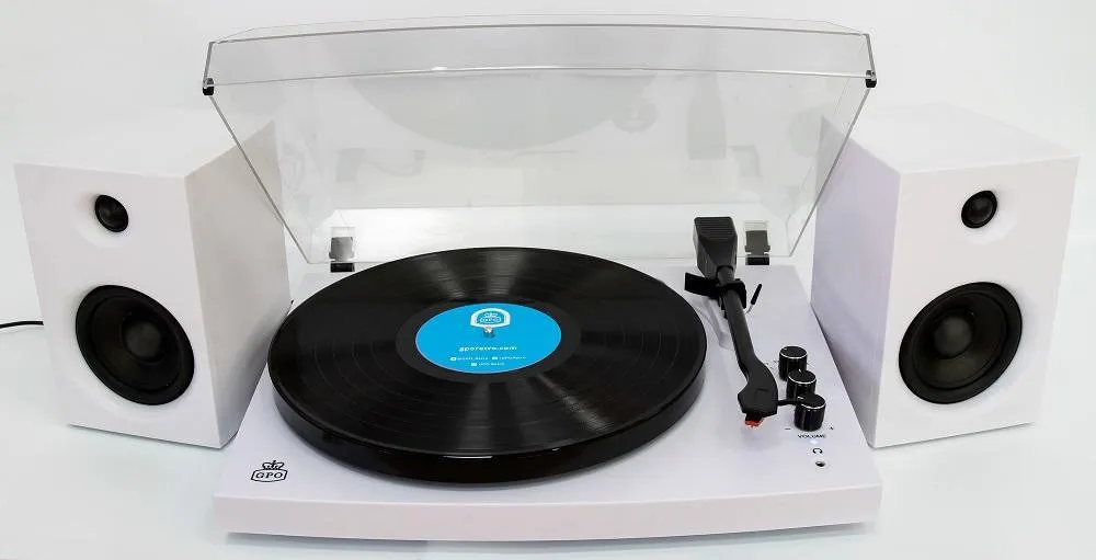 GPO RETRO Piccadily Stylish Turntable Bluetooth   2 Speakers - White