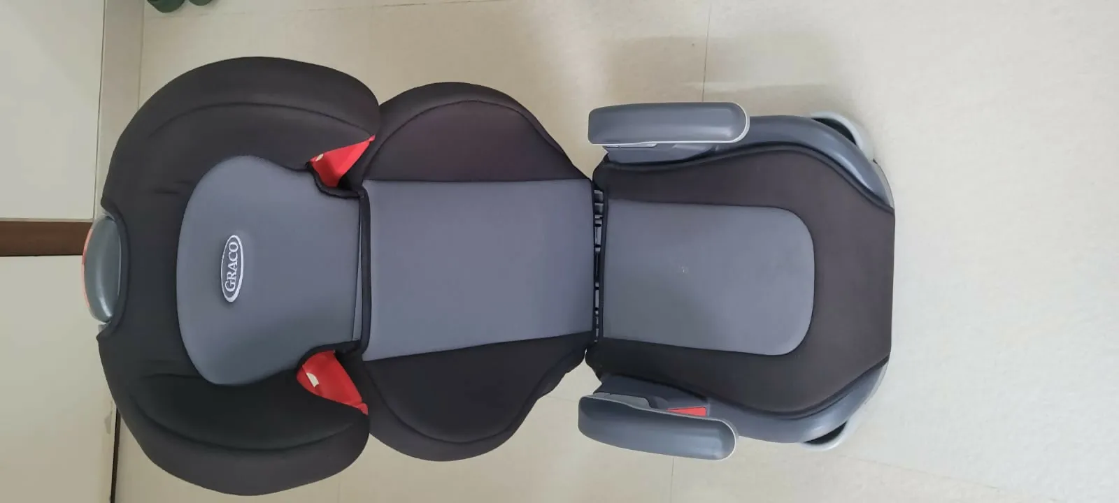 GRACO Junior Maxi Car Seat Metropolitan - Black